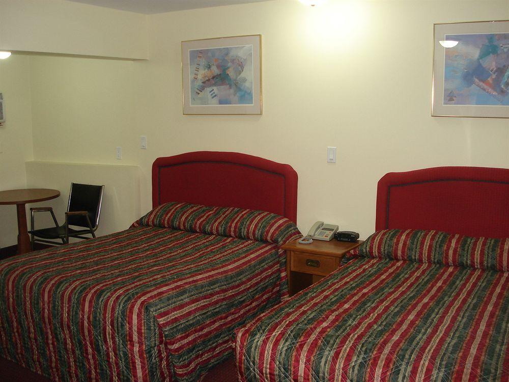 Lincoln Motel Sturgeon Falls Exteriér fotografie