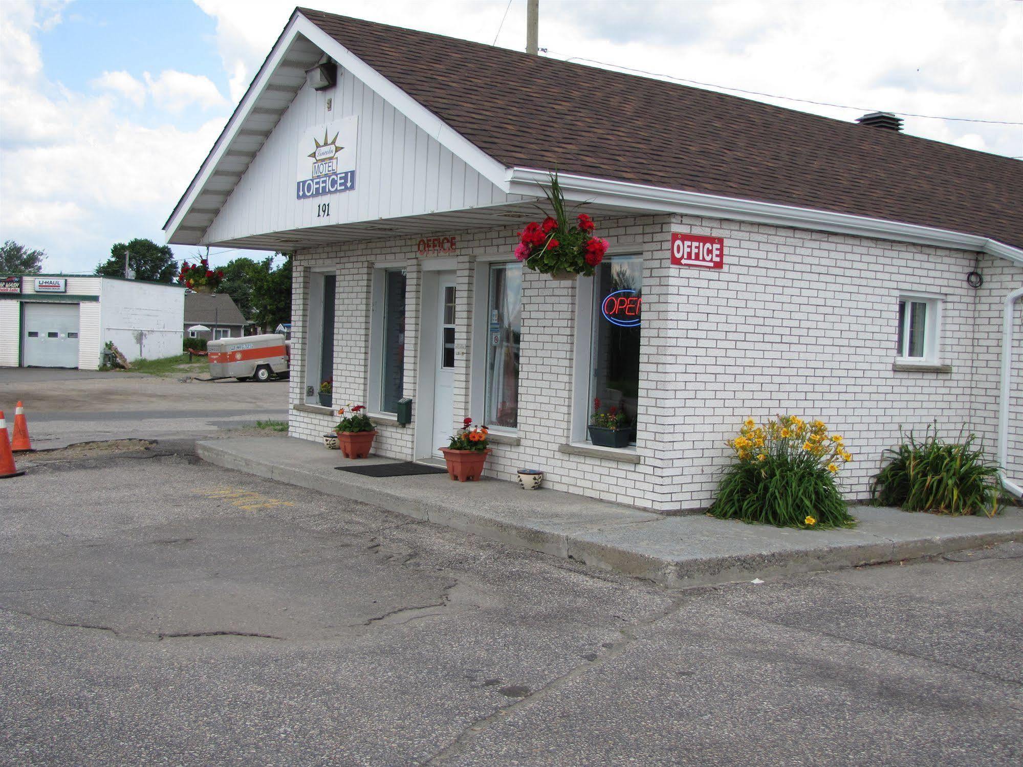 Lincoln Motel Sturgeon Falls Exteriér fotografie