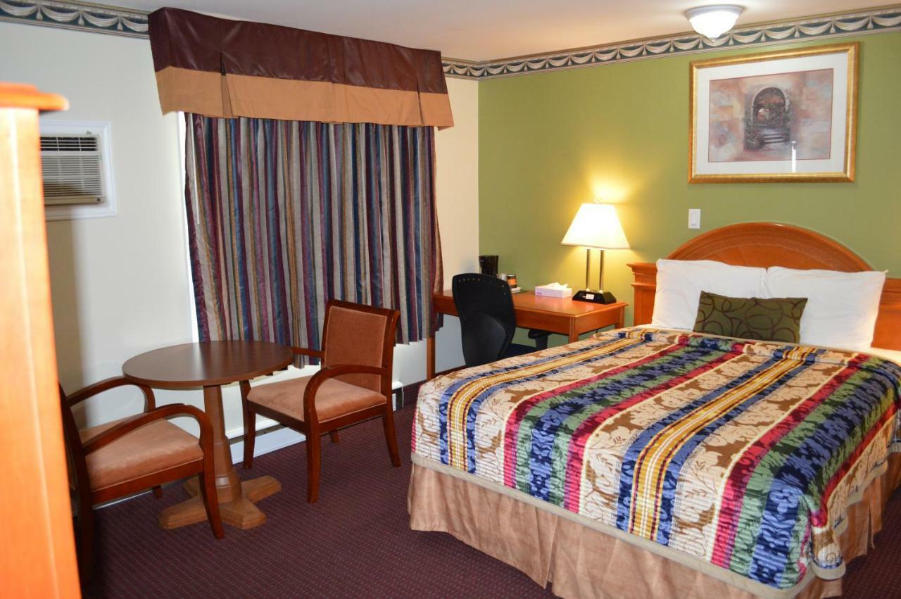 Lincoln Motel Sturgeon Falls Exteriér fotografie