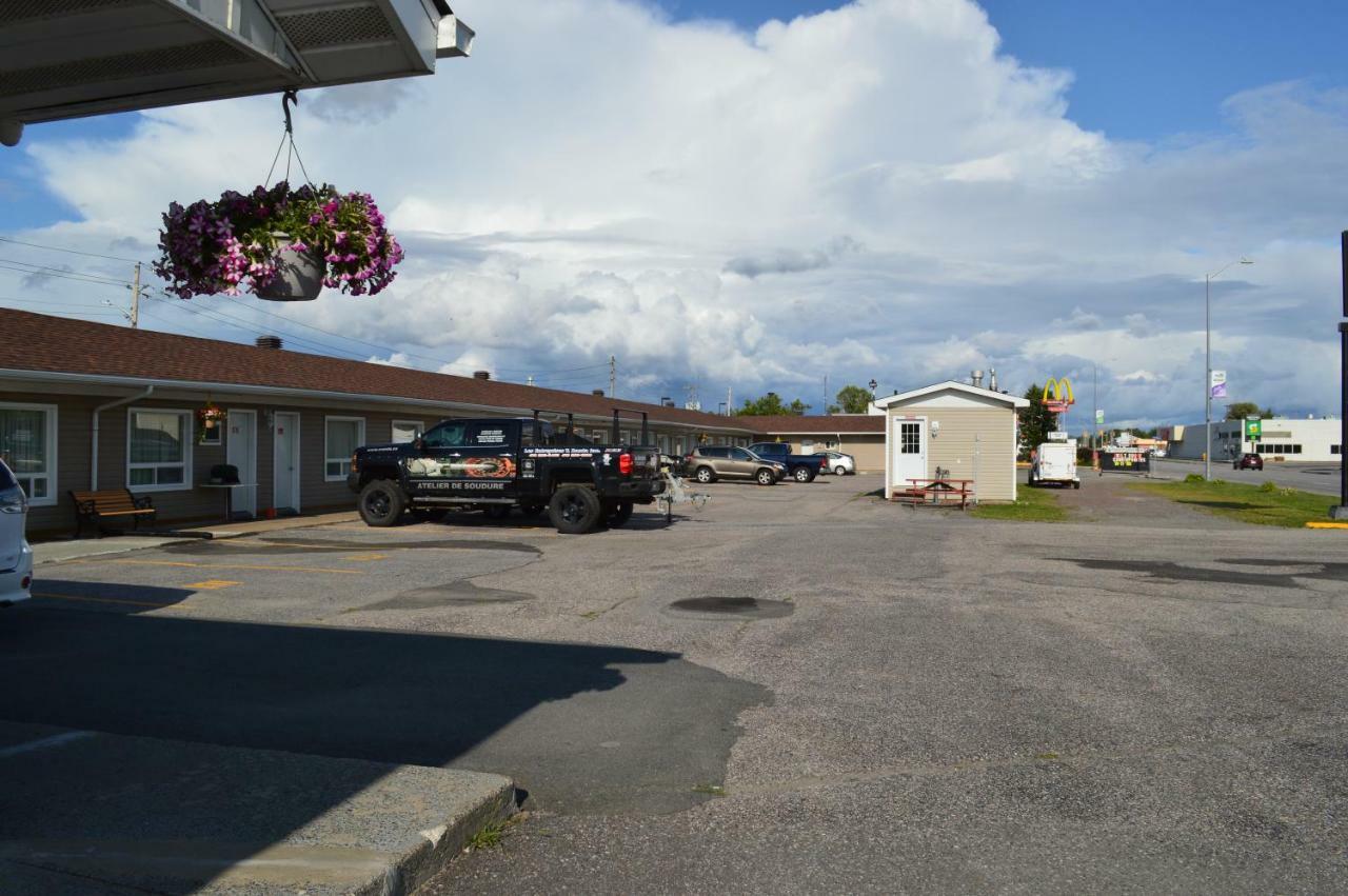 Lincoln Motel Sturgeon Falls Exteriér fotografie
